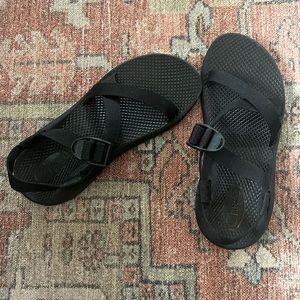 Kids boys size 6 chacos